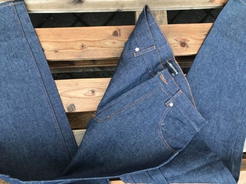 spodnie jeansowe zerowaste sklep Alternative Textiles