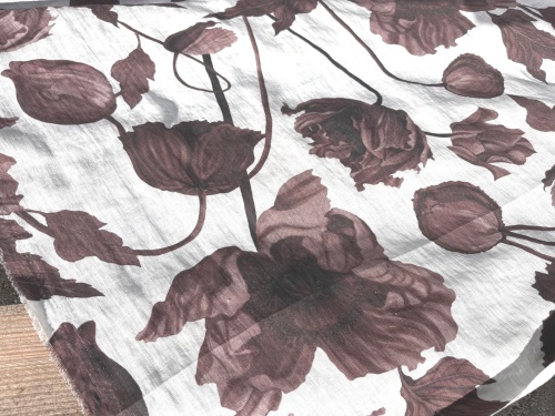 tkanina lniana 100% nadruk czekoladowe kwiaty- sklep Alternative Textiles