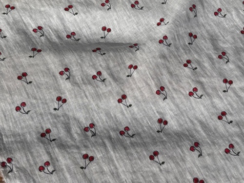 tkanina lniana 100% nadruk wisienki na bieli - sklep Alternative Textiles