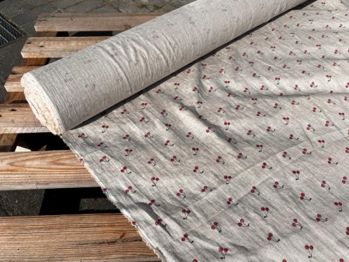 tkanina lniana 100% nadruk wisienki na owsiance - sklep Alternative Textiles
