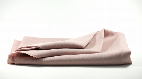 len białoruski, naturalna tkanina lniana w kolorze różowym