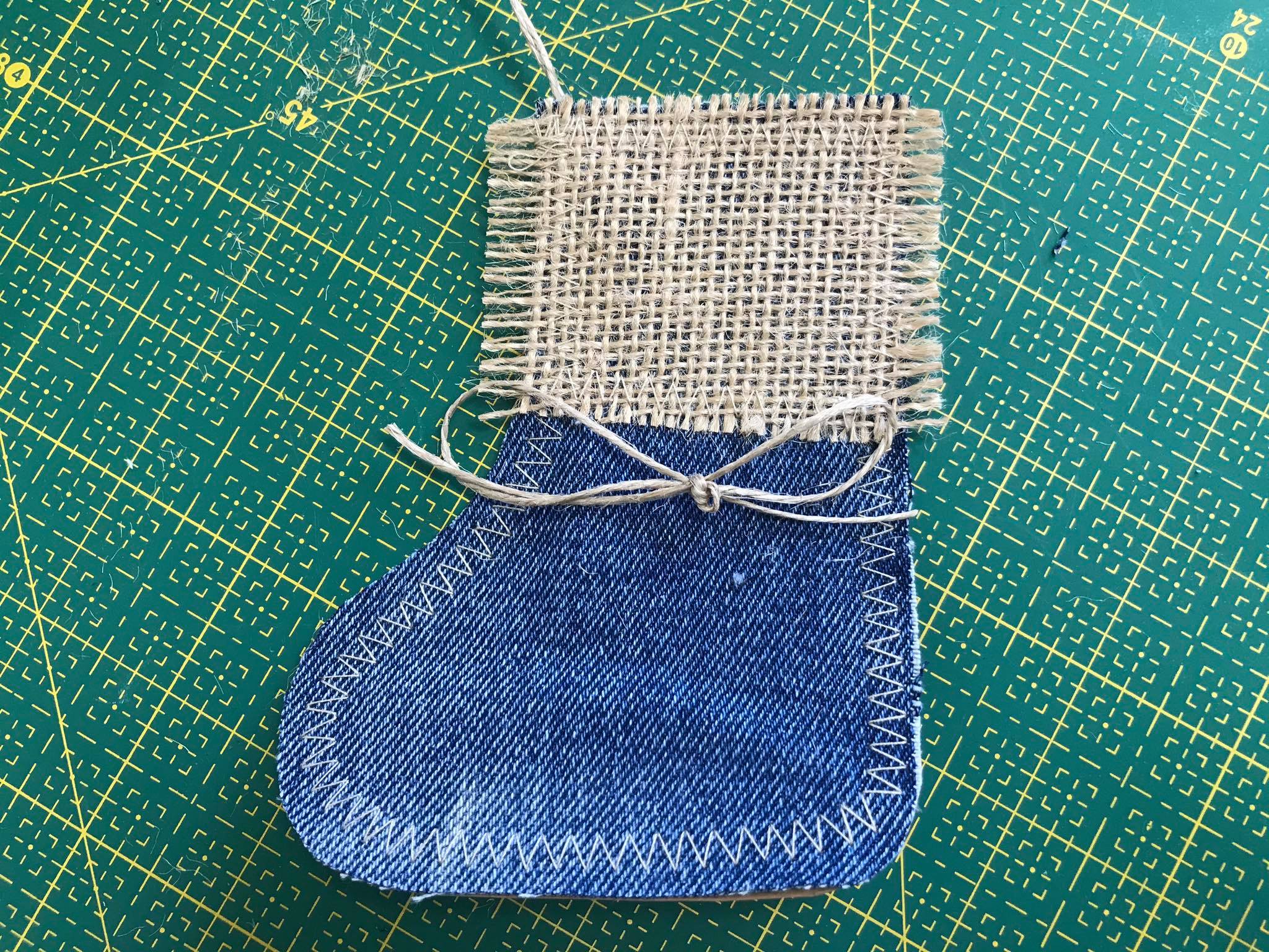 szybki i darmowy tutorial na ozdobę z resztek - sklep Alternative Textiles